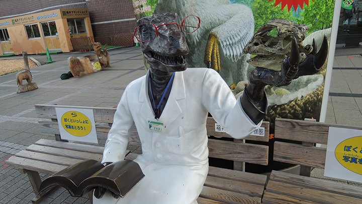 恐竜博物館の恐竜博士